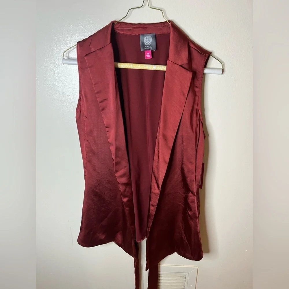 XS Vince Camuto belted satin vest - Picture 4 of 7